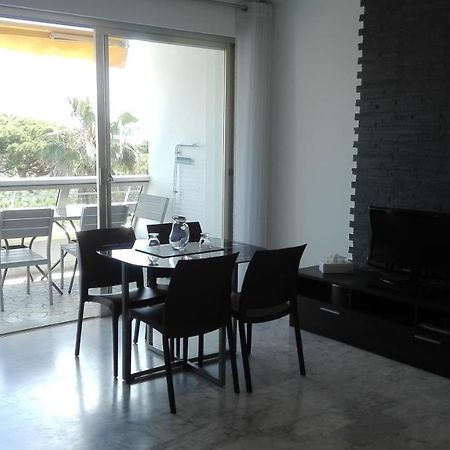 Grand Studio Climatise En Bord De Mer Avec Parking Securise جولْف جو المظهر الخارجي الصورة