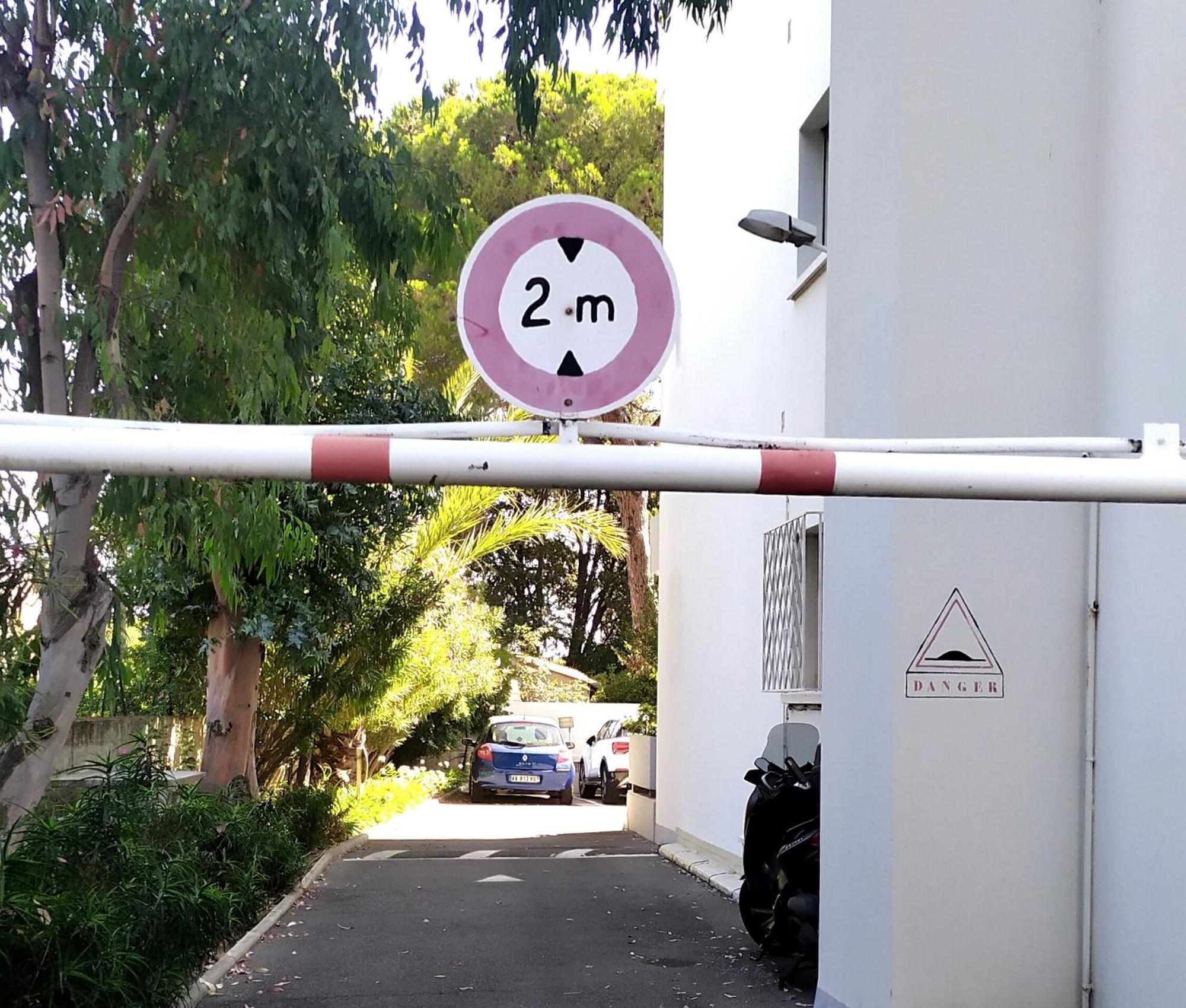 Grand Studio Climatise En Bord De Mer Avec Parking Securise جولْف جو المظهر الخارجي الصورة