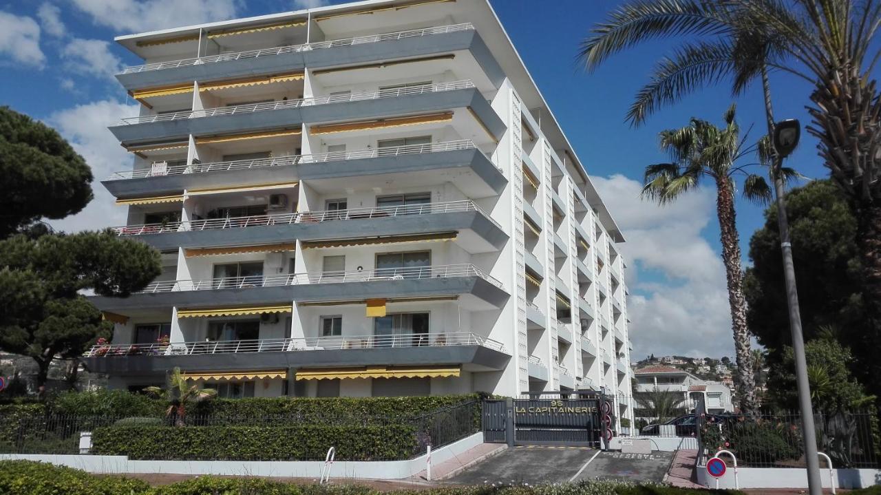 Grand Studio Climatise En Bord De Mer Avec Parking Securise جولْف جو المظهر الخارجي الصورة