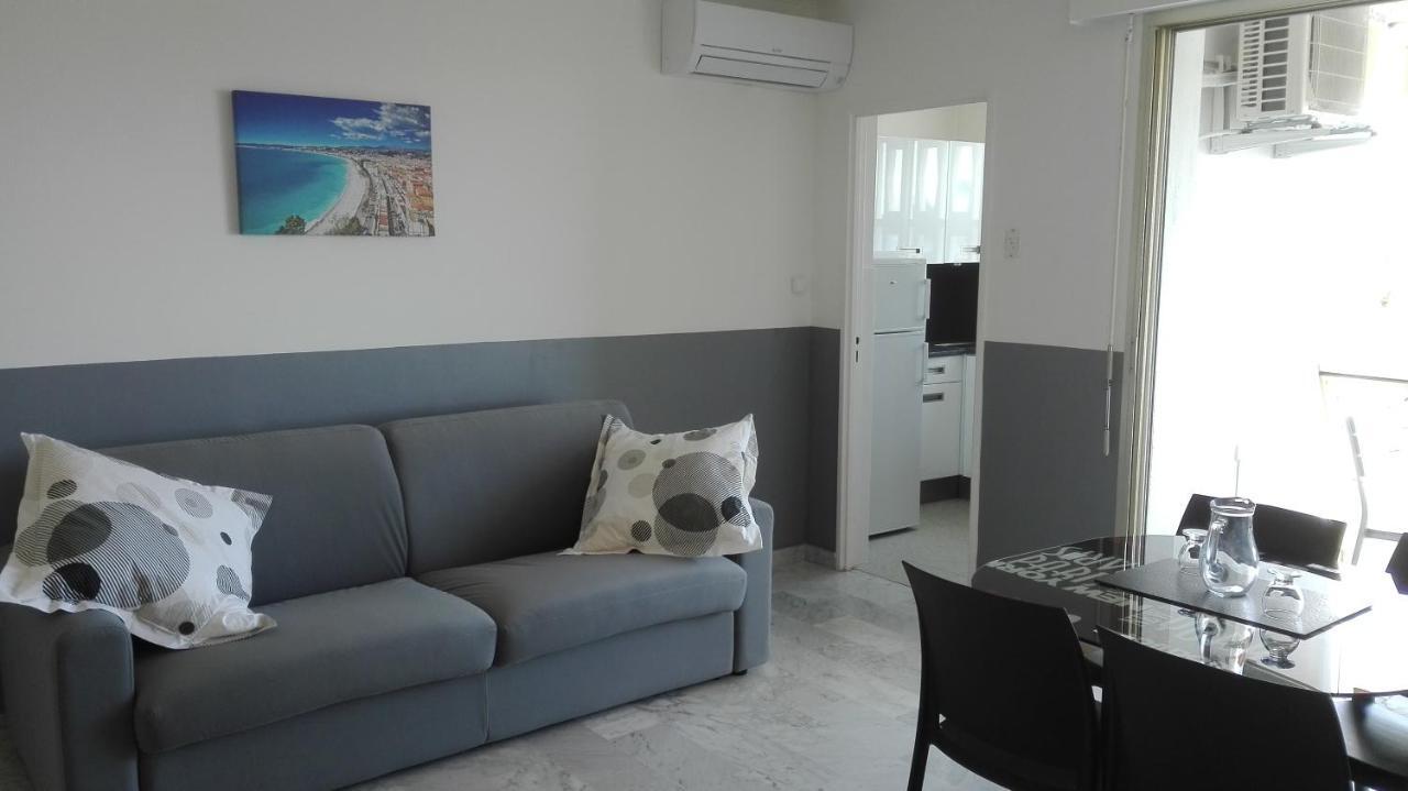 Grand Studio Climatise En Bord De Mer Avec Parking Securise جولْف جو المظهر الخارجي الصورة